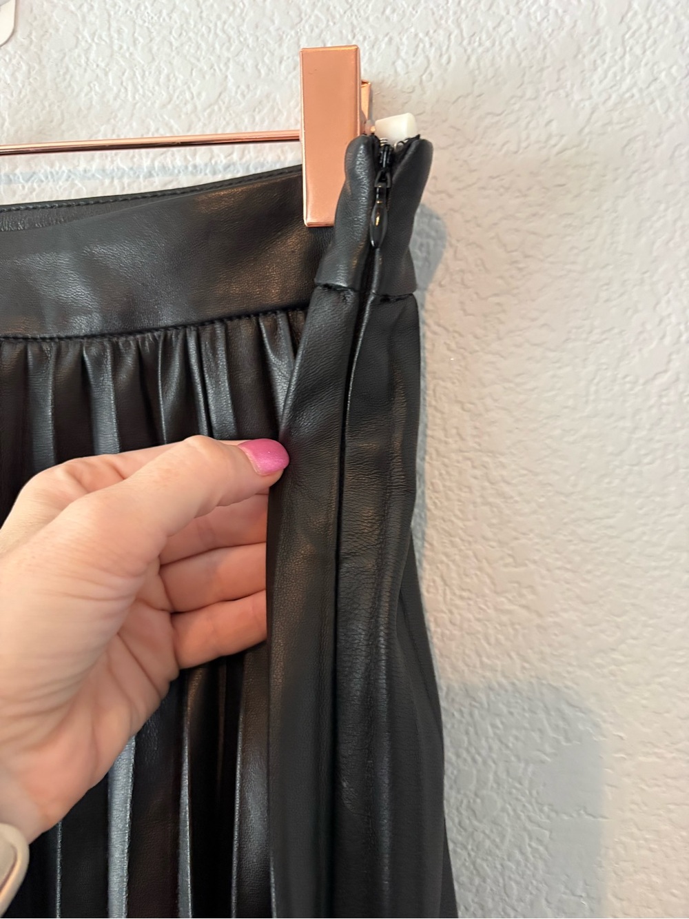 ANTONIO MELANI Black Pleated Leather Midi Skirt - Picture 4 of 7
